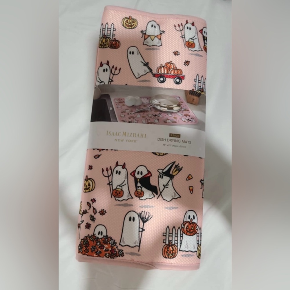 Isaac Mizrahi pink Halloween ghost drying mats
